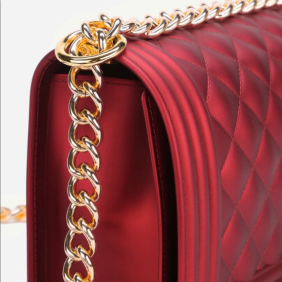 Beautiful in red - Picture 4 of 5